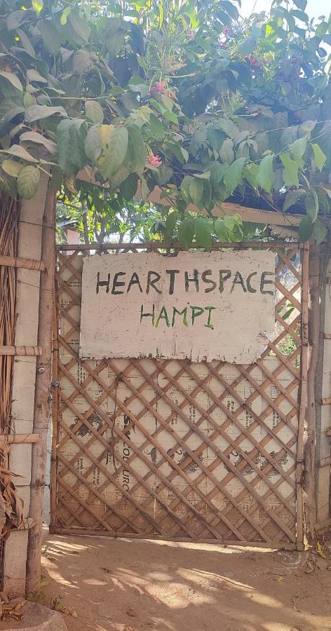Hearthspace Hampi - Small Home, A Low-Impact Backpackers Hostel Eksteriør billede
